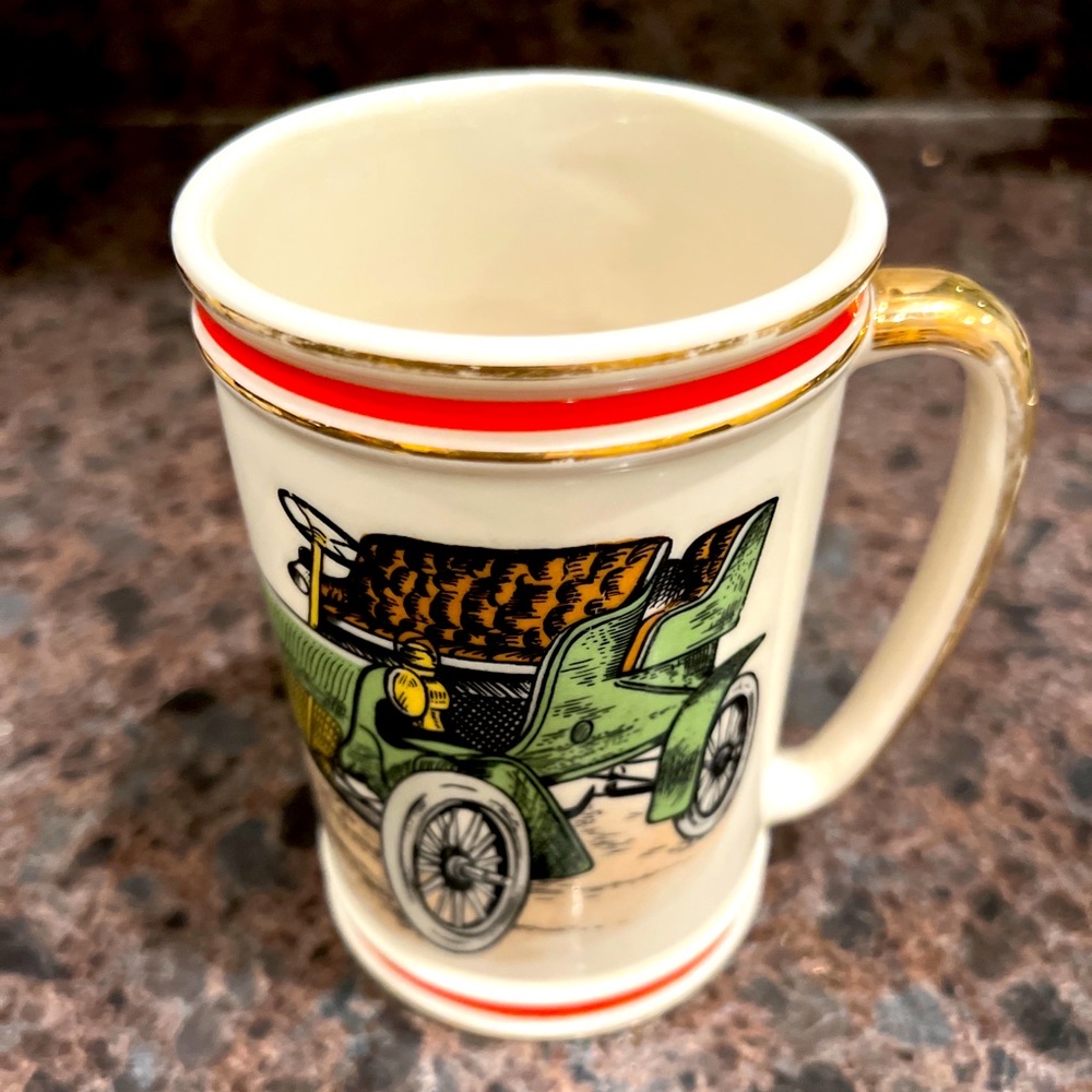 VINTAGE HYALYN #620 COLLECTIBLE MUG 1904 CADILLAC CERAMIC MUG